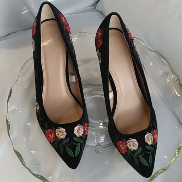 A new day Black Velvet heels with floral embroidery - Picture 4 of 12